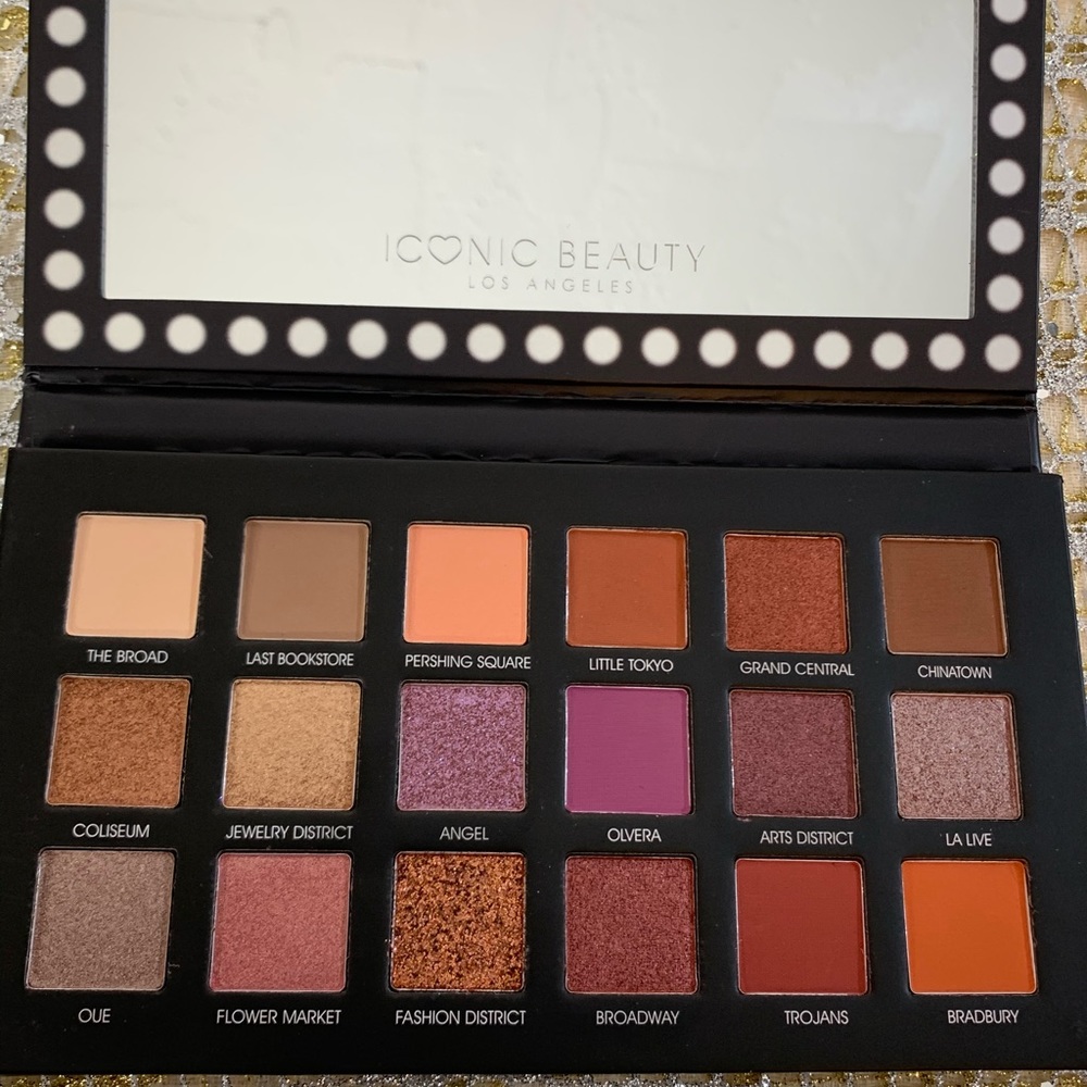 Downtown eyeshadow palette